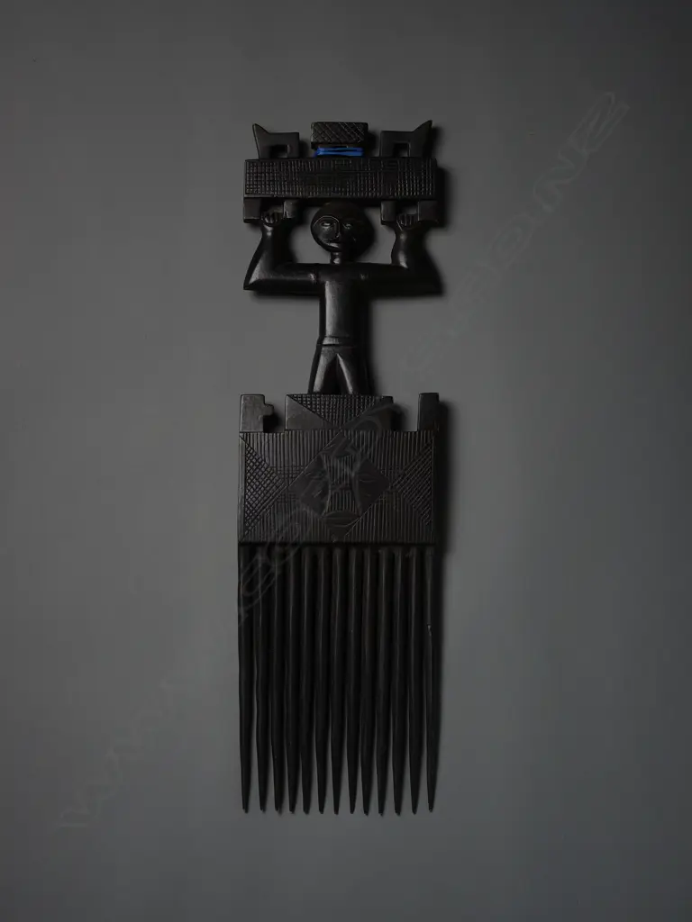 West African wooden comb, Image 1++